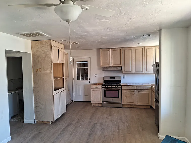 4639 N 3rd Ave — Photo 2
