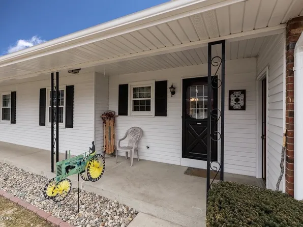 7432 Pinegrove Dr #64, Jenison, MI 49428