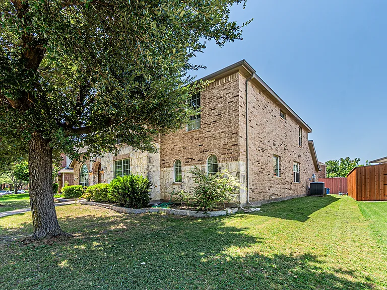 6801 Amesbury Ln — Photo 4