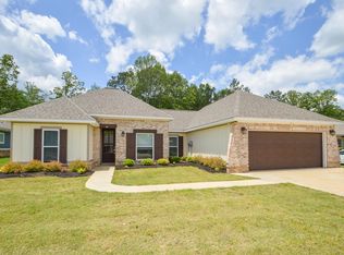 46 Lenox Dr, Starkville, MS 39759