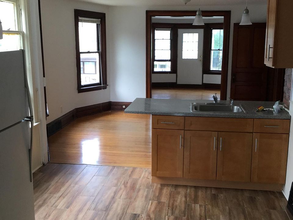 2nd image of 425 Parkdale Ave