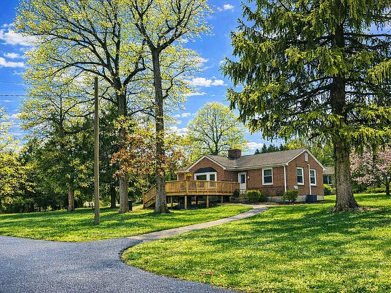 214 Sudbrook Ln — Photo 2