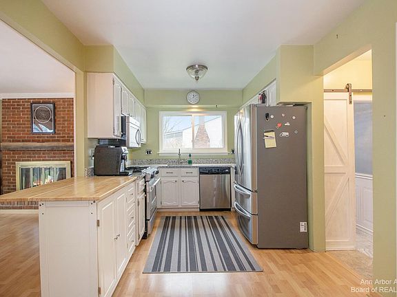 5th image of 2883 Hawks Ave