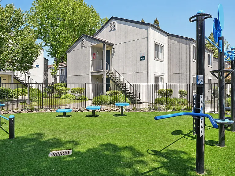 Kentwood Apartments — Photo 59