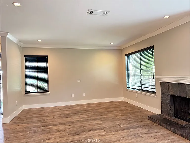 453 Heatherglen Ln — Photo 4