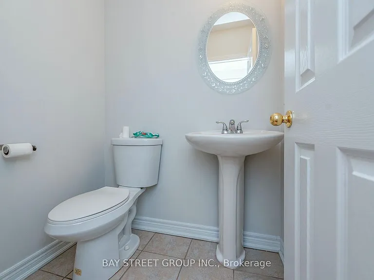 130 Royal Appian Cres — Photo 22