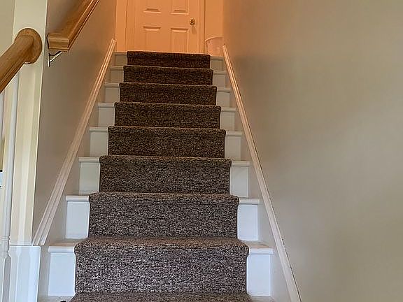 Hallway w/ new carpet