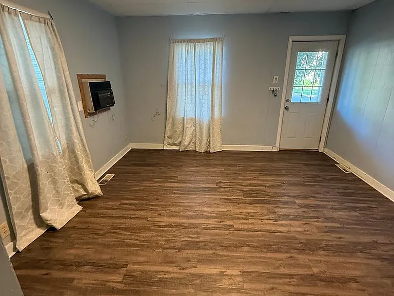 832 N Main St — Photo 7