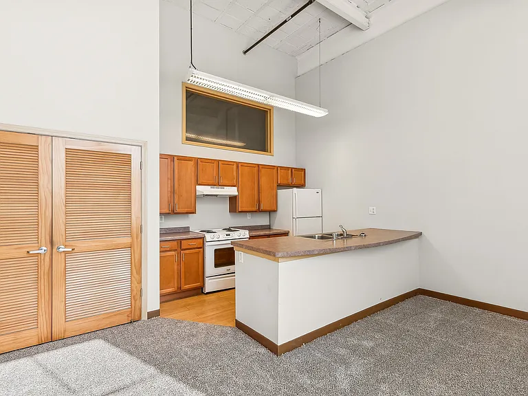 Blue Ribbon Lofts — Photo 7