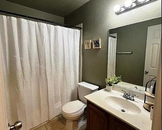 Main Shared Bathroom
