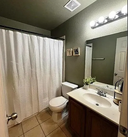 Main Shared Bathroom