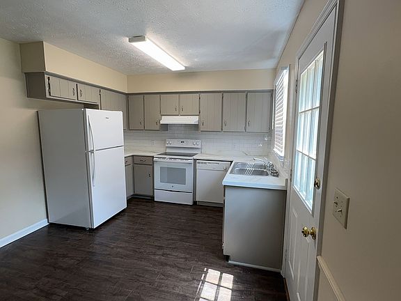 3rd image of 706 Avenue D