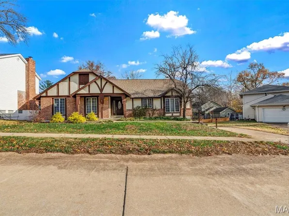 2034 Emerald Crest Ct, Chesterfield, MO 63017