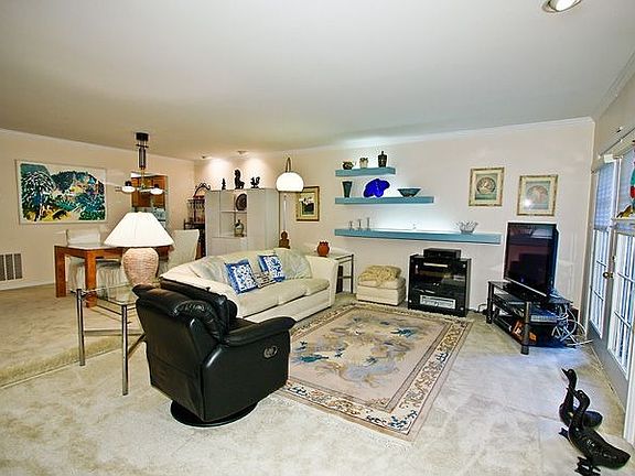 4th image of 11015 Cedarwood Dr