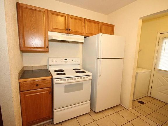 4th image of 1602 Bradley Ave