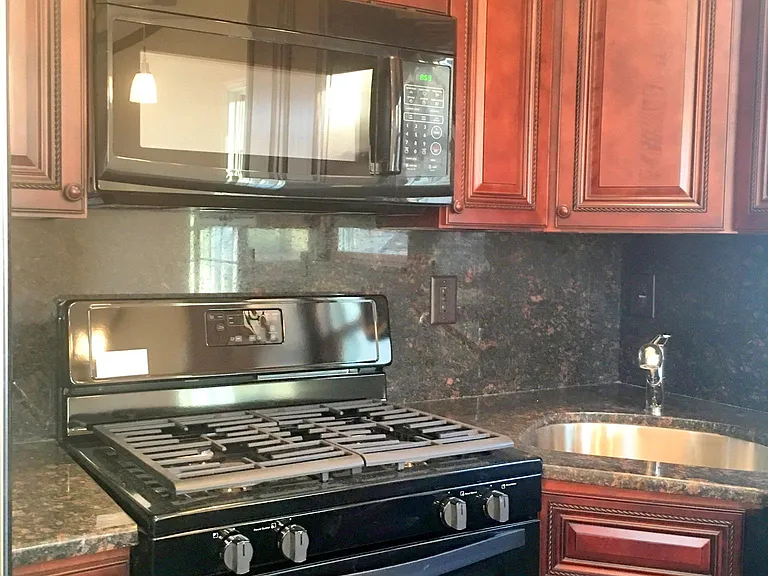 11 Manhattan Ave #2 — Photo 10