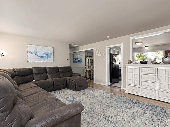 3rd image of 1704 Alexander Cir