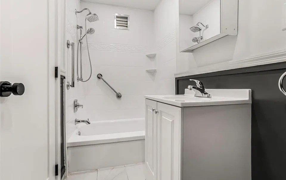 4 bed, 1100 sqft, $3,800 — Photo 2