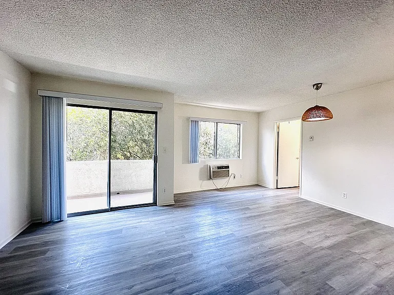 Lido Apartments - 10535 Rose Ave — Photo 31