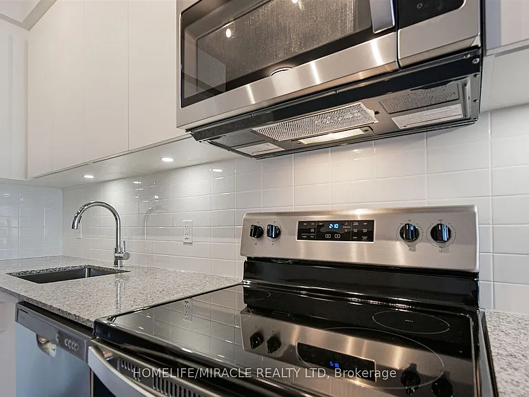 1010 Dundas St E #220 — Photo 6