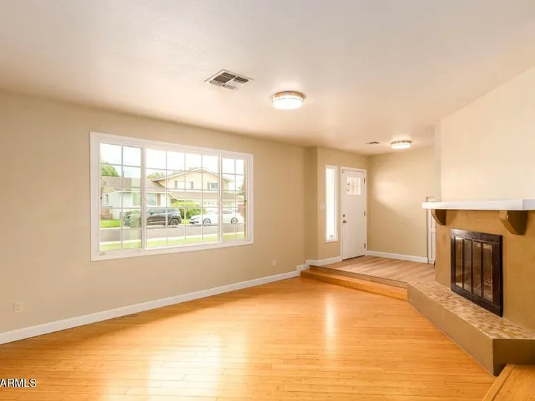 919 E La Jolla Dr — Photo 5