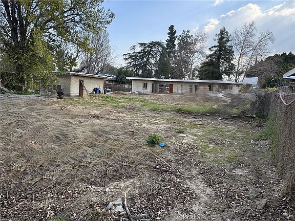 4th image of 17545 Community St