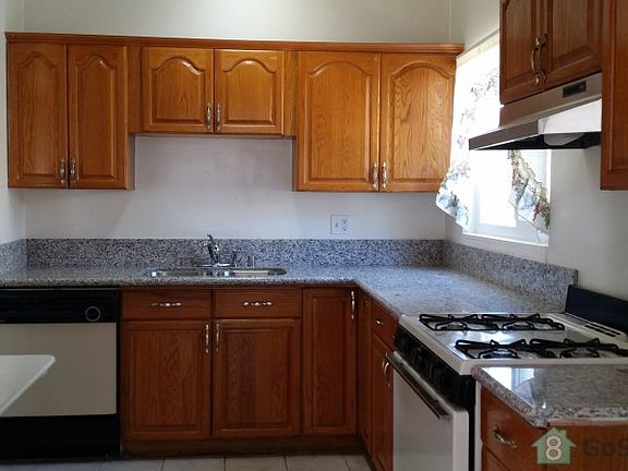 4th image of 7918 Peachtree Ave