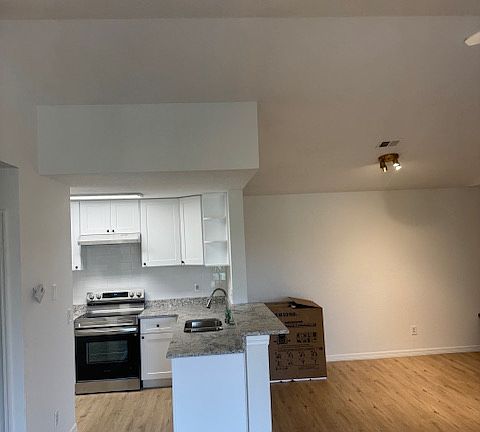 5th image of 7511 Seurat St APT 301