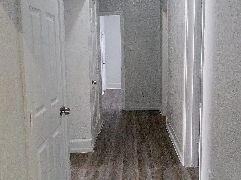204 S Hackberry St #A — Photo 9