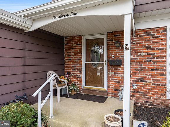 3rd image of 10 Silvertop Ln