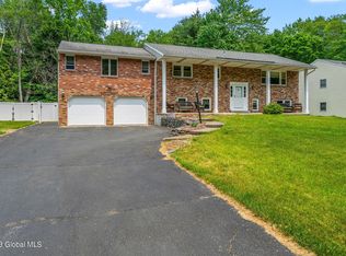 3017 Williamsburg Dr, Schenectady, NY 12303