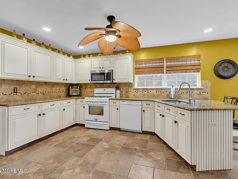 107 Shenandoah Blvd — Photo 35