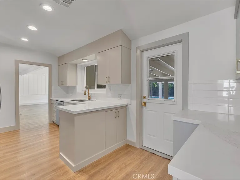 11944 Hesby St — Photo 15