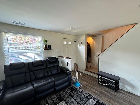 5th image of 1820 Pine Grove Ct #1