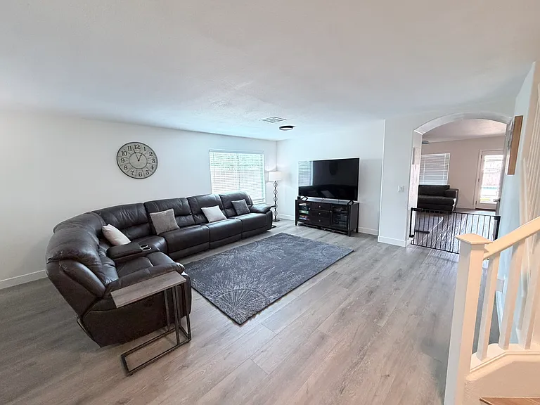 278 E Baylor Ln — Photo 3