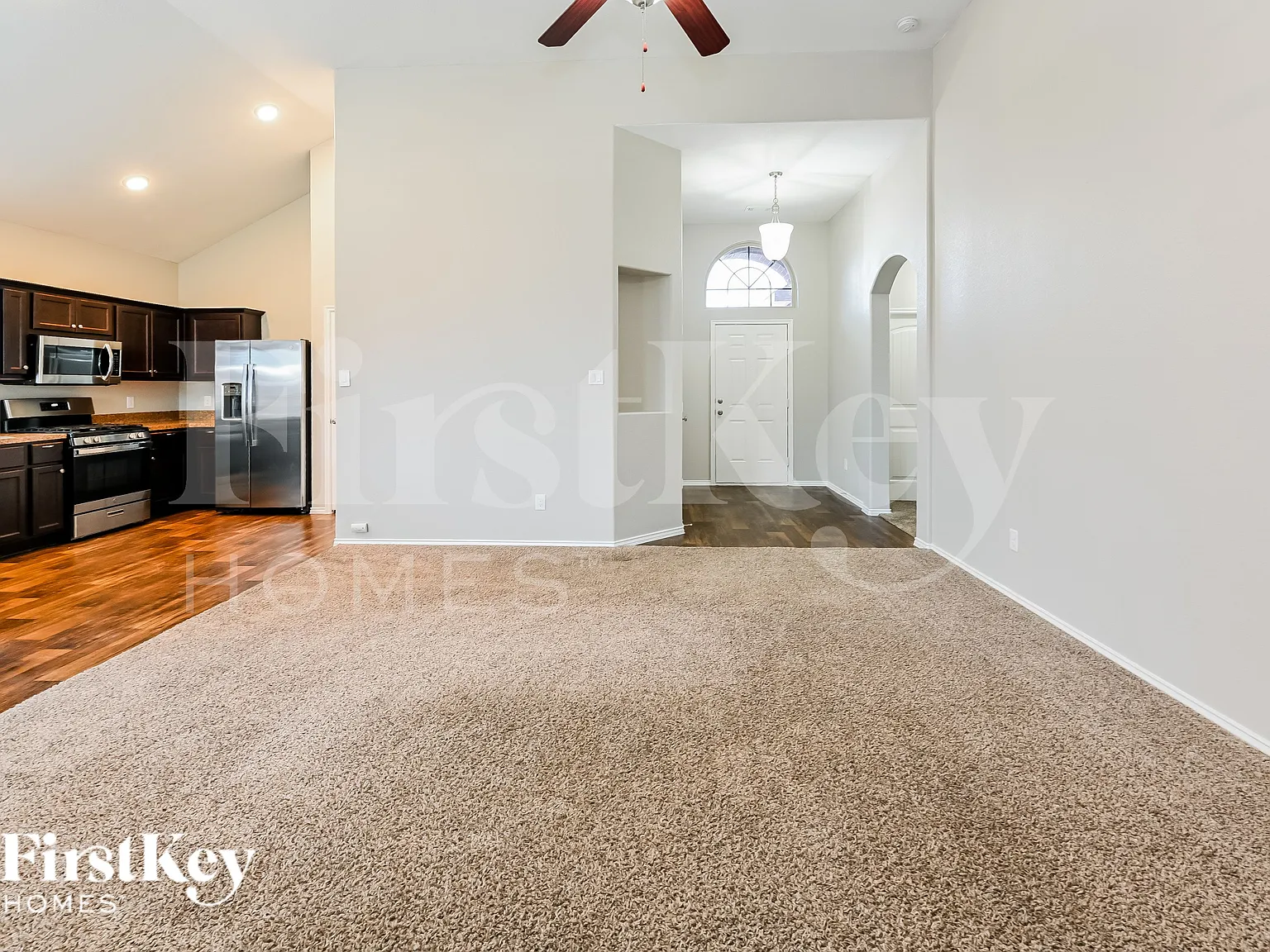 3 bed, 2.0 bath, 1639 sqft, $2,050 — Photo 3