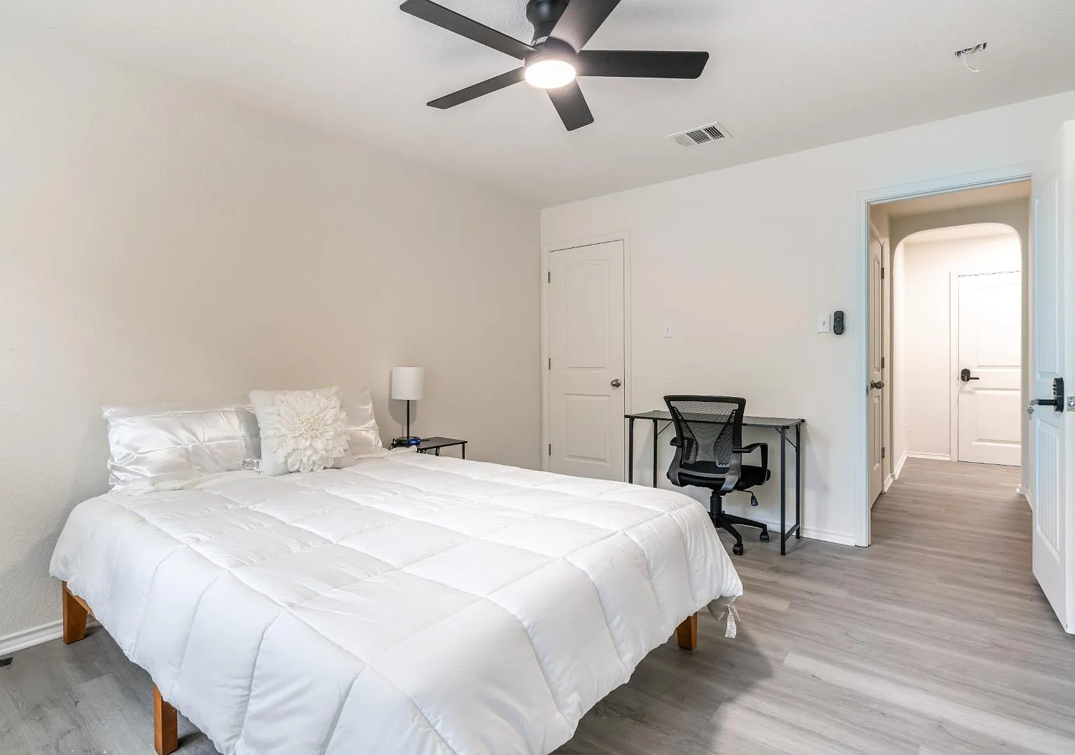 4 bed, 3.5 bath, 3114 sqft, $771 — Photo 2