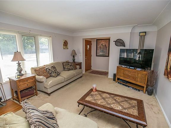 3rd image of 6538 Fernhurst Ave