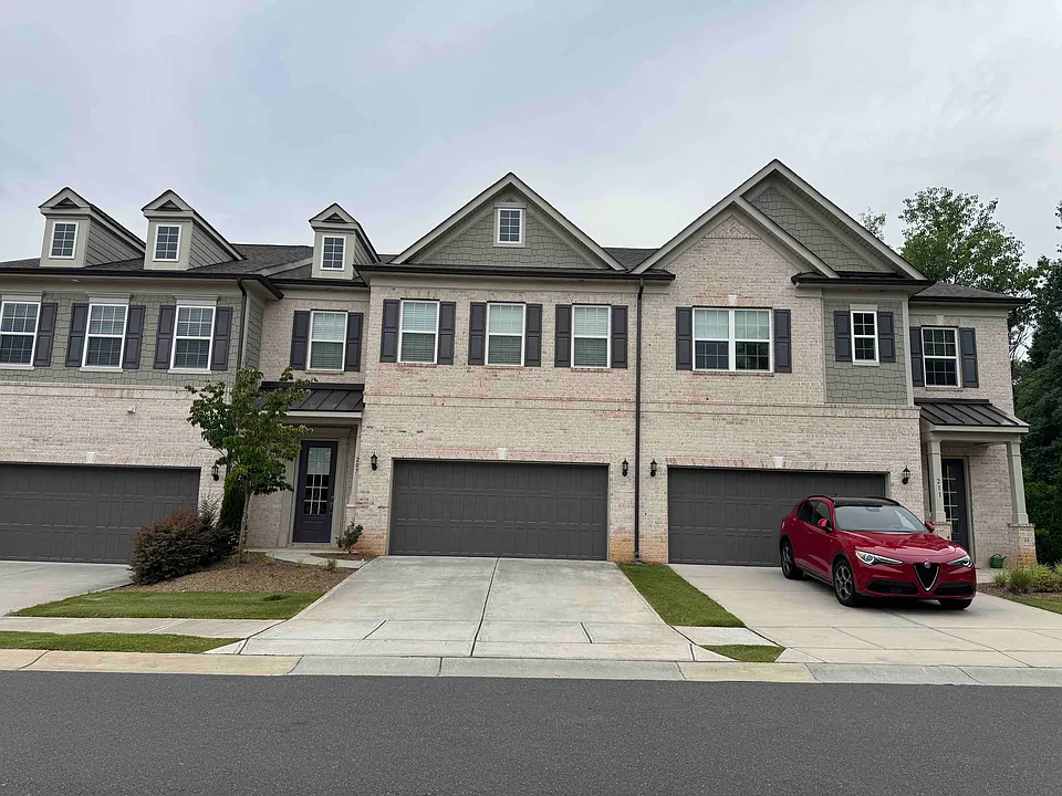 207 Heathbrook Ln