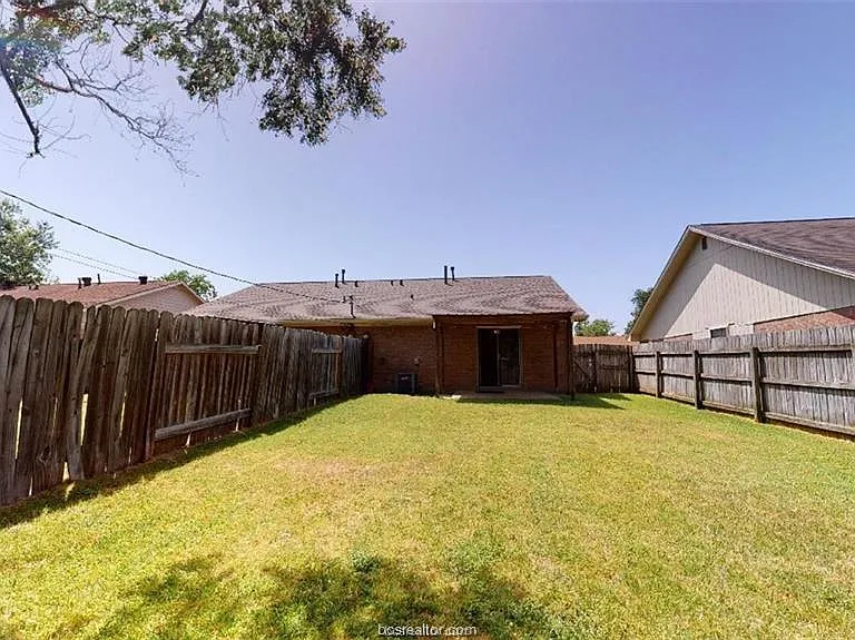 1411 Gramma Ct — Photo 17
