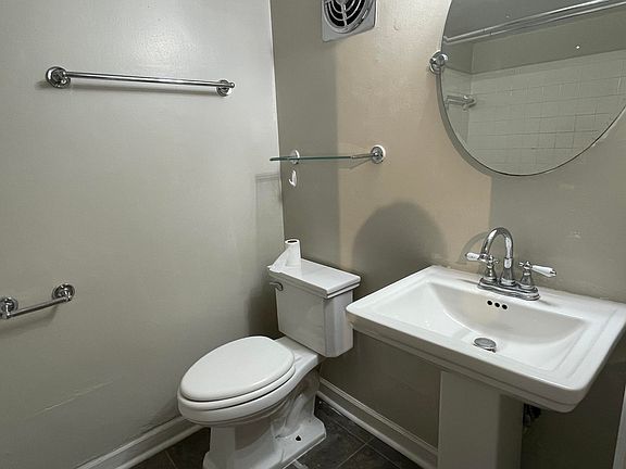 5th image of 601 Janette Ave SW APT 5