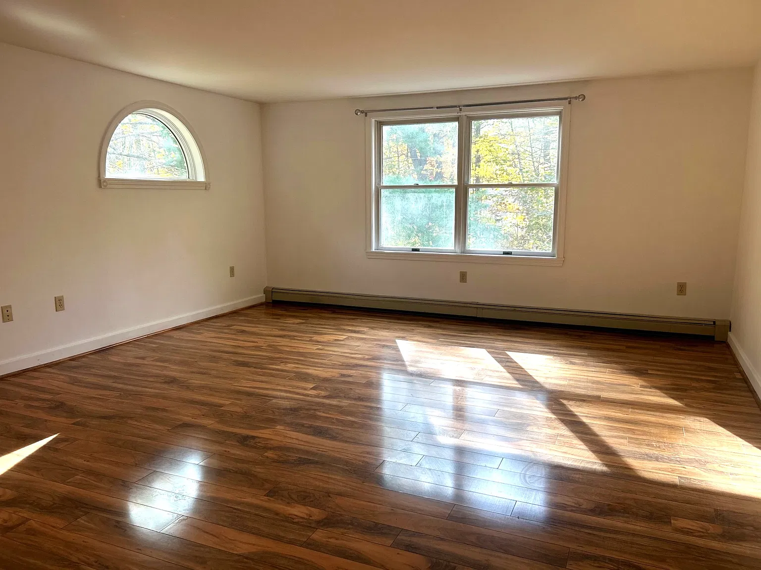 5 bed, 4680 sqft, $4,700 — Photo 2