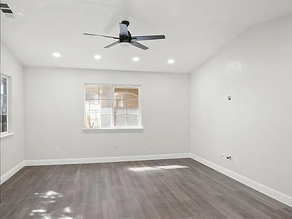 4th image of 903 Bird Ave