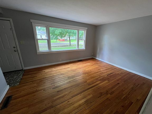 3rd image of 607 Swigart St