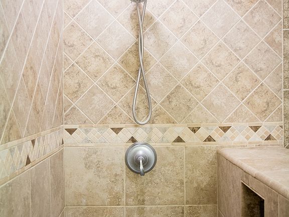 Master Bath / Walk in Shower