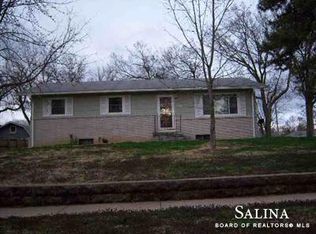 1013 N Cedar St, Salina, KS 67401