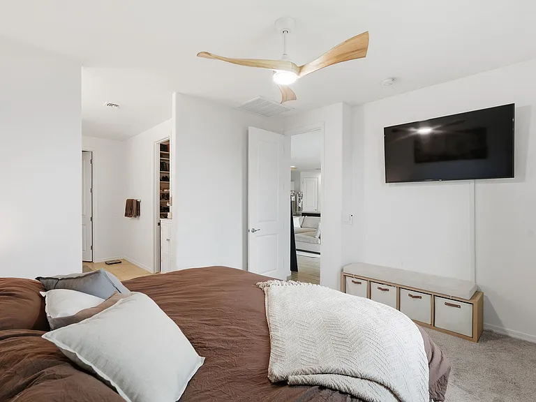 11253 E Ulysses Ave — Photo 7