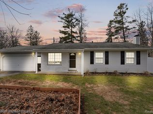 3670 Aeroview St, West Bloomfield, MI 48324