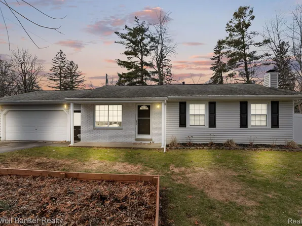 3670 Aeroview St, West Bloomfield, MI 48324