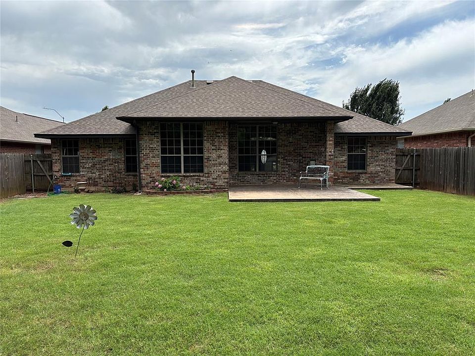 2nd image of 844 Shady Creek Ln